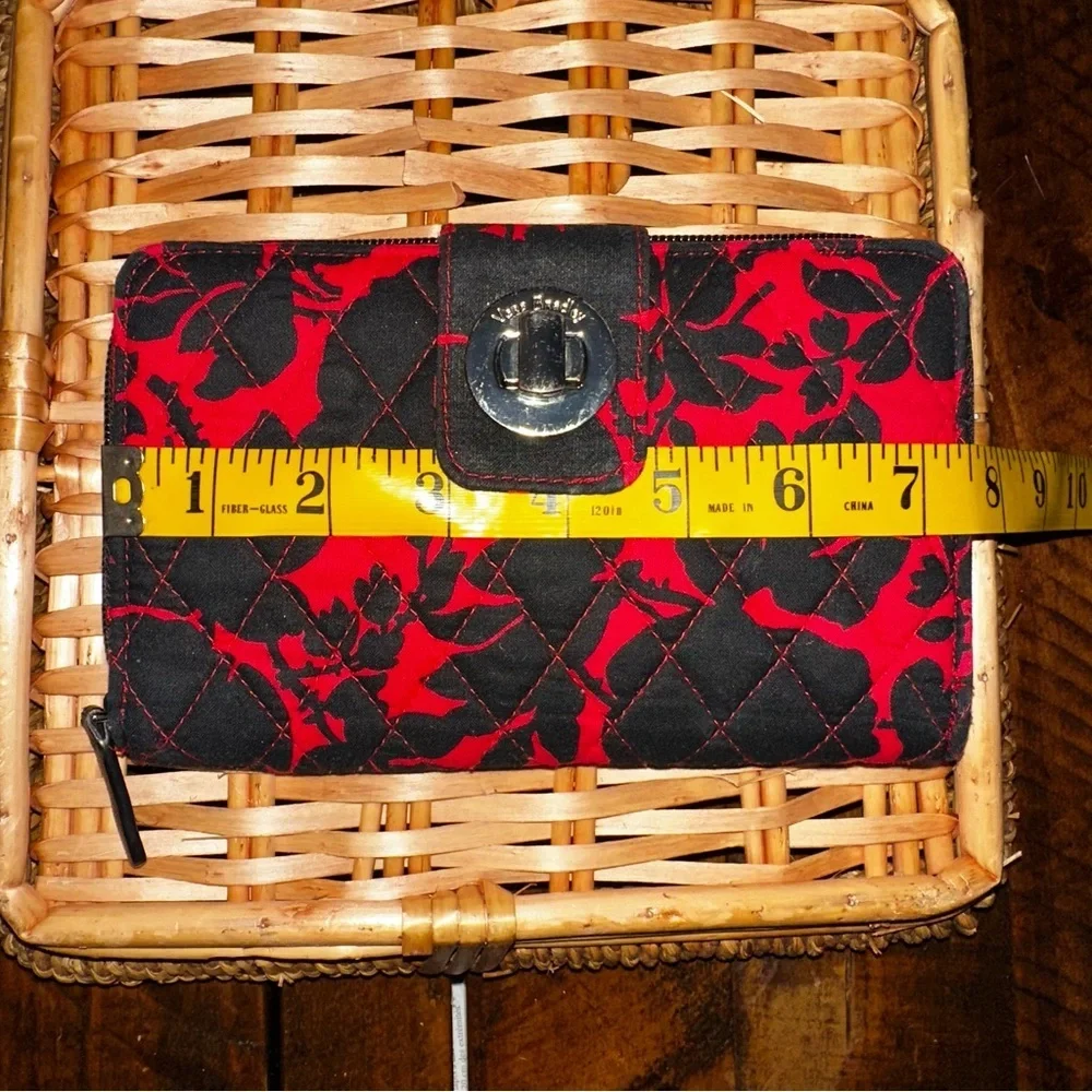 UEC Vera Bradley Turnlock Silhouette Floral Wallet